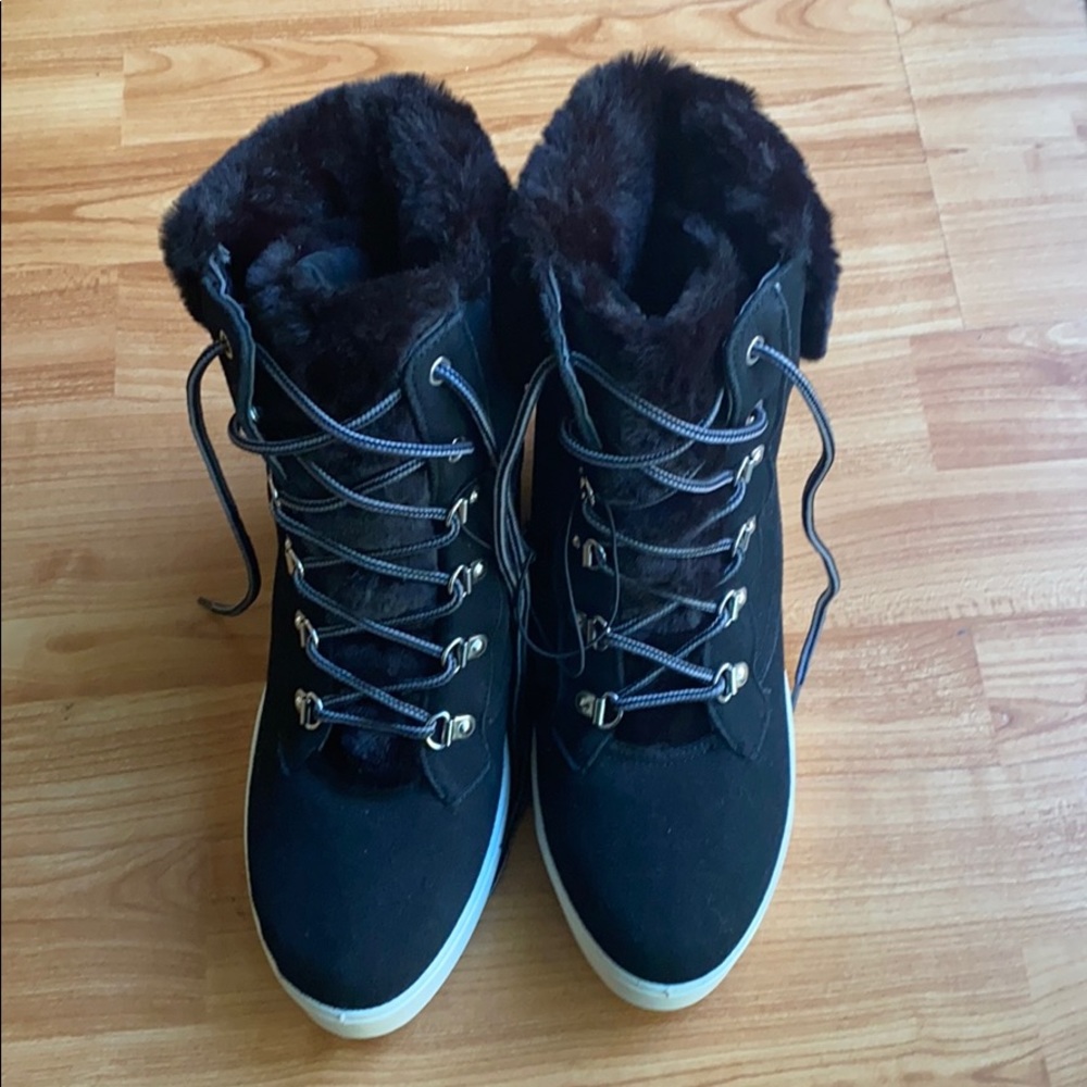 Madden Girl Fuzzy Boots, Sz 10,